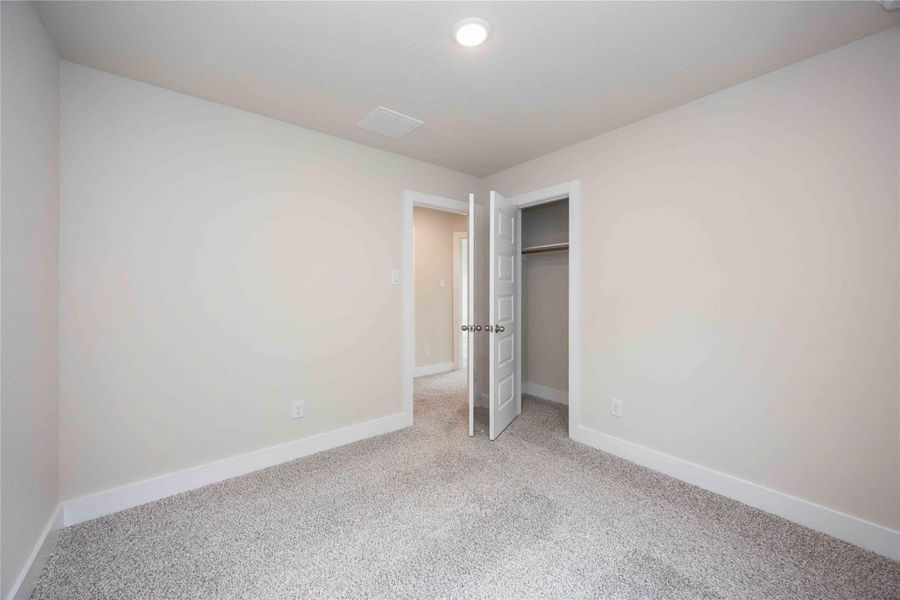 Spacious, unfurnished interior of a new home in Alicante, Houston (Image 17). Spacious, unfurnished interior of a new home in Alicante, Houston (Image 17).
