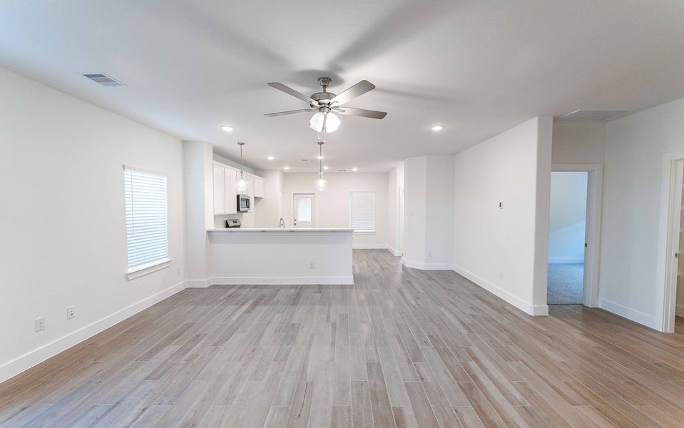 Spacious, unfurnished interior of a new home in River Ranch Meadows, Dayton (Image 10).