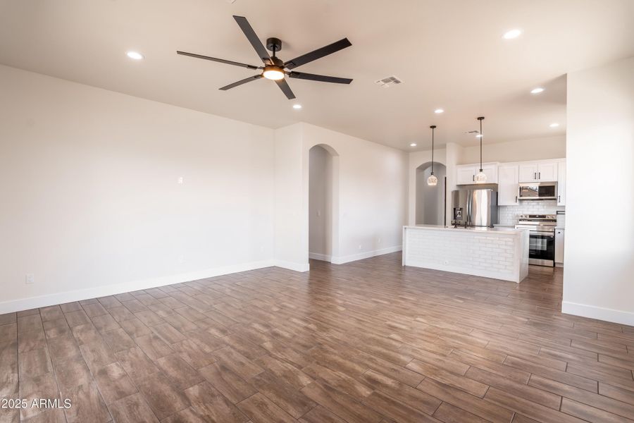 Living Room (2) Living Room (2)