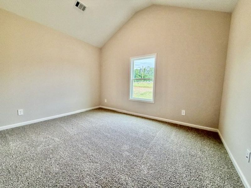 Spacious, unfurnished interior of a new home in Oakview, Pine Mountain (Image 18).