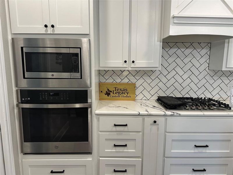 Oven, Microwave and Gas Stovetop