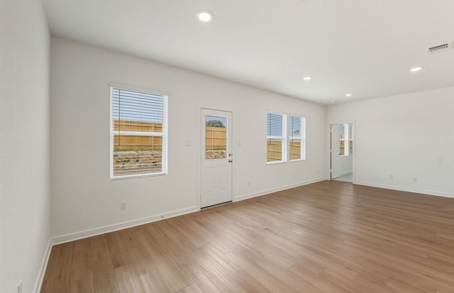 Spacious, unfurnished interior of a new home in County View, Temple (Image 34).