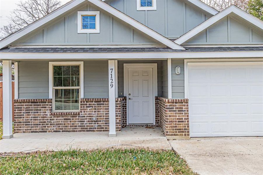 Exterior details and patio area of a home in , Mabank (Image 18).