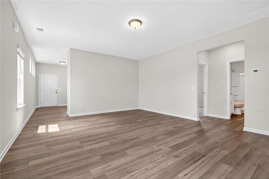 Spacious, unfurnished interior of a new home in Meadowbrook, Cartersville (Image 10). Spacious, unfurnished interior of a new home in Meadowbrook, Cartersville (Image 10).