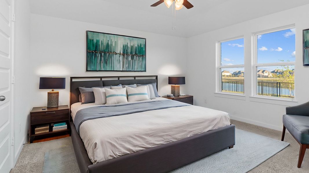 Representative furnished interior of a home built from the Huntsville by D.R. Horton in Marlow Lake, Texas City (Image 8).