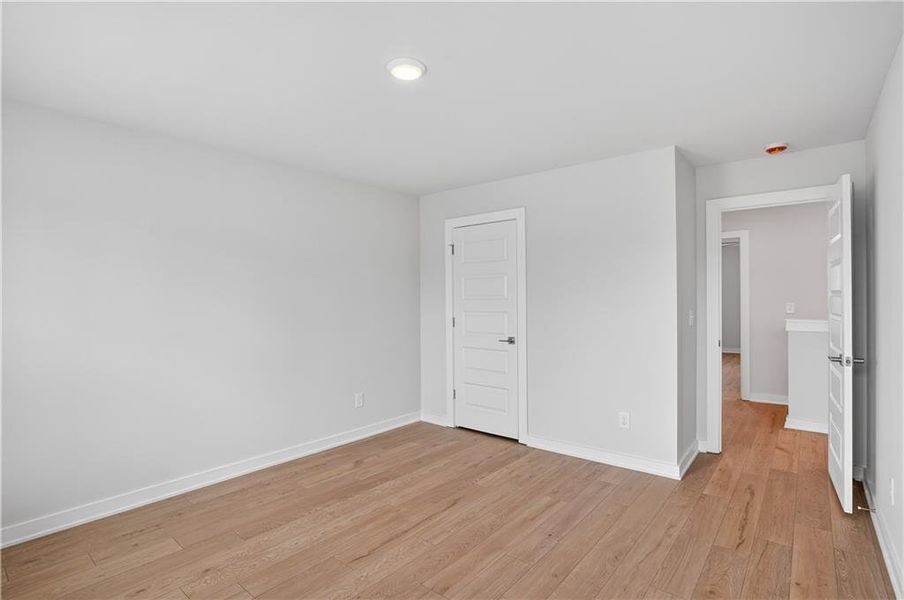 Spacious, unfurnished interior of a new home in The Fairways at Mirror Lake, Villa Rica (Image 18).
