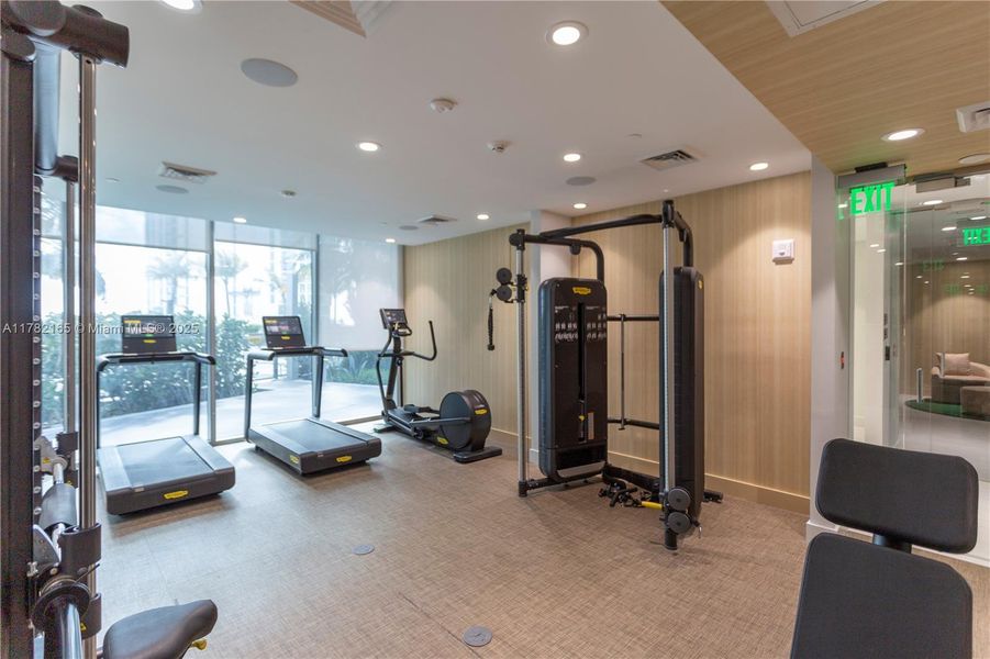 Community amenities in , Sunny Isles Beach (Image 25).