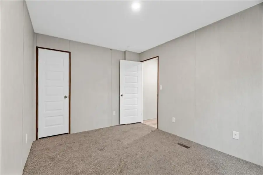 Spacious, unfurnished interior of a new home in , Fairmount (Image 16).