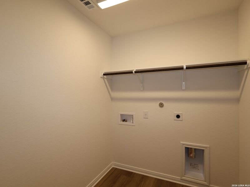 Spacious, unfurnished interior of a new home in Chaparral Ranch, Floresville (Image 17).