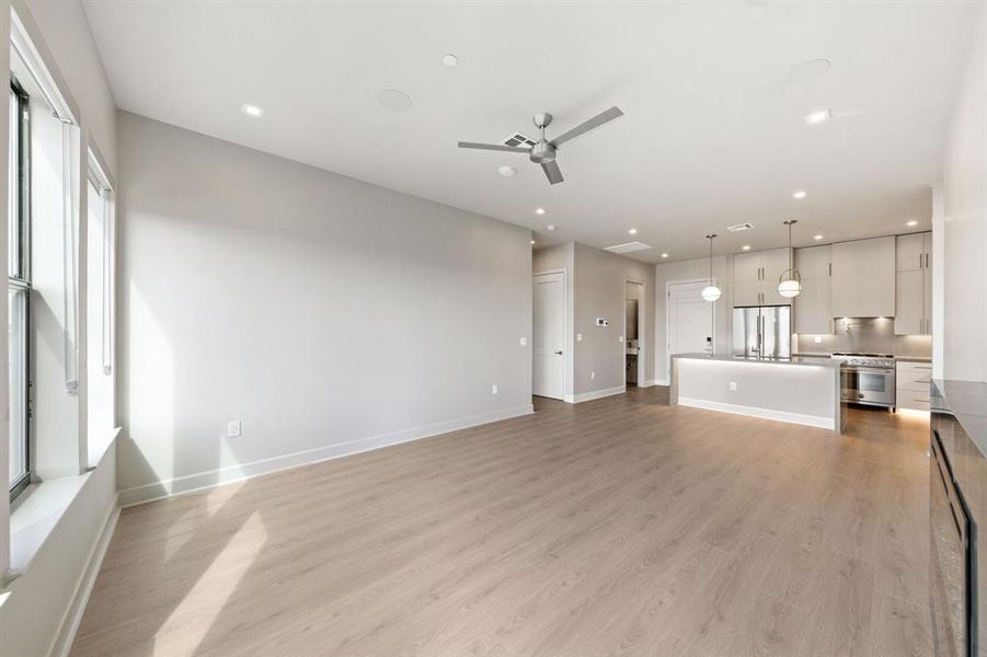 Spacious, unfurnished interior of a new home in , Dallas (Image 19).