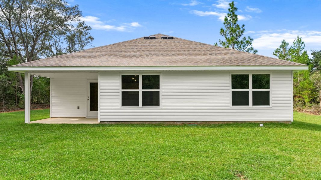 Exterior details and patio area of a home in Sunny Hills, Chipley (Image 3).