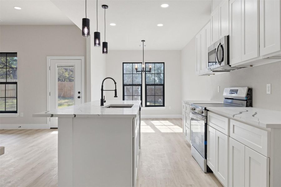 Please note: Photos shown are not of the actual homes but are of the same floorplan. Finishes and features may vary. Please note: Photos shown are not of the actual homes but are of the same floorplan. Finishes and features may vary.