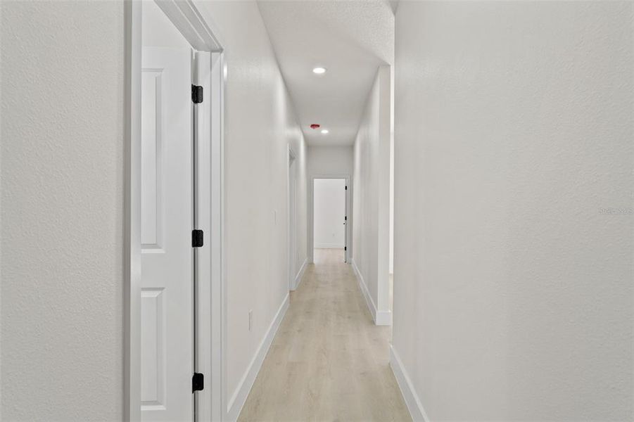 Spacious, unfurnished interior of a new home in , Weeki Wachee (Image 38).