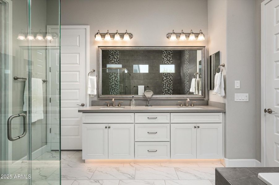 Double Vanity w Under Lighting