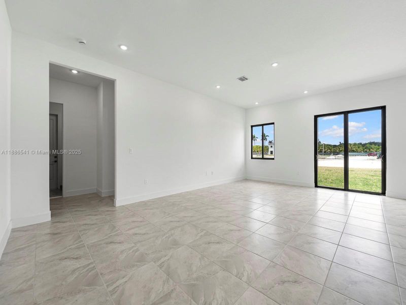 Spacious, unfurnished interior of a new home in , Homestead (Image 14).