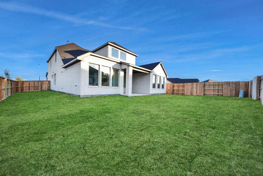 Exterior details and patio area of a home in Elyson, Katy (Image 17).