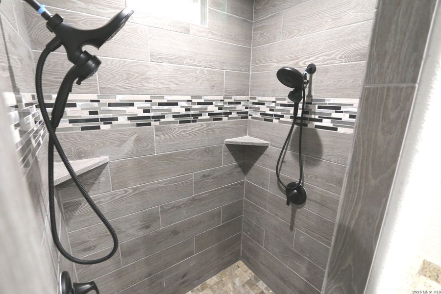 Close-up of interior finishes inside a home in , La Vernia (Image 13).