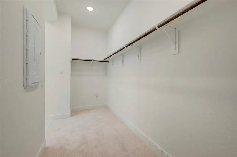 Spacious, unfurnished interior of a new home in Creekshaw – Classic, Royse City (Image 33).