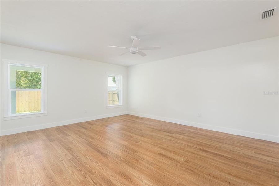 Spacious, unfurnished interior of a new home in , Tampa (Image 29).