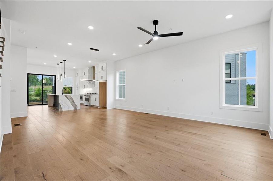 Spacious, unfurnished interior of a new home in , Alpharetta (Image 40). Spacious, unfurnished interior of a new home in , Alpharetta (Image 40).