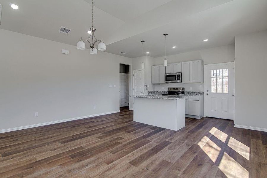 Spacious, unfurnished interior of a new home in , Fort Worth (Image 18).