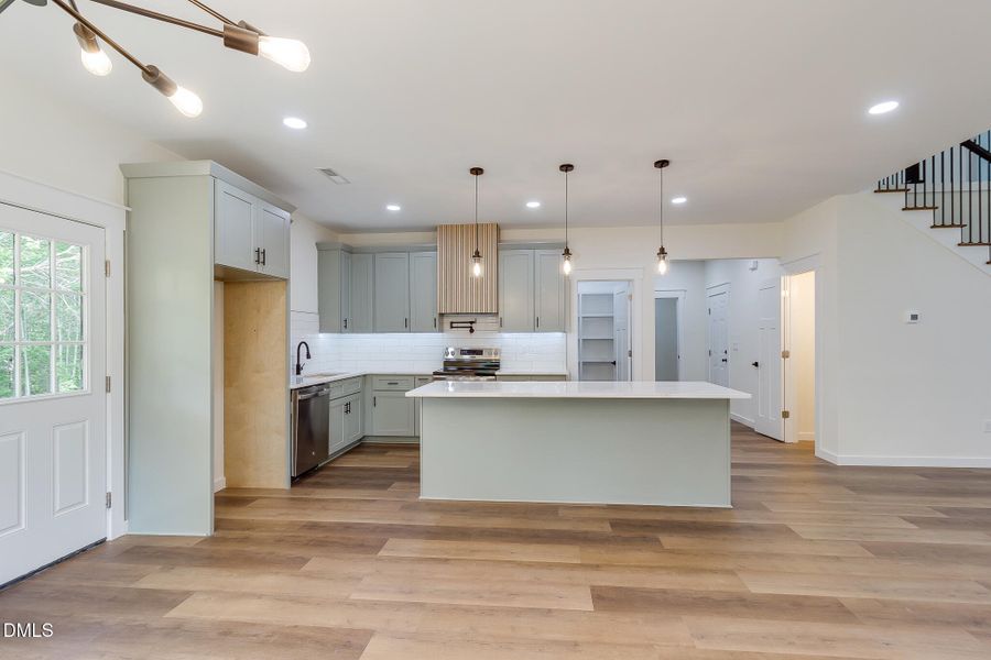 Kitchen & Breakfast Kitchen & Breakfast