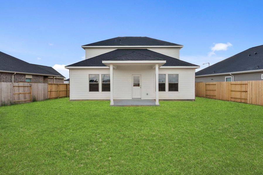Exterior details and patio area of a home in Laurel Landing, Alvin (Image 24).