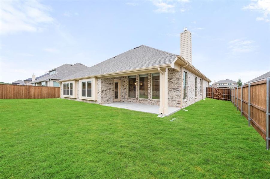 Exterior details and patio area of a home in Somerset, Venus (Image 21).