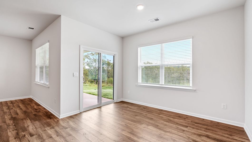 Spacious, unfurnished interior of a new home in Woodglen, Piedmont (Image 19).