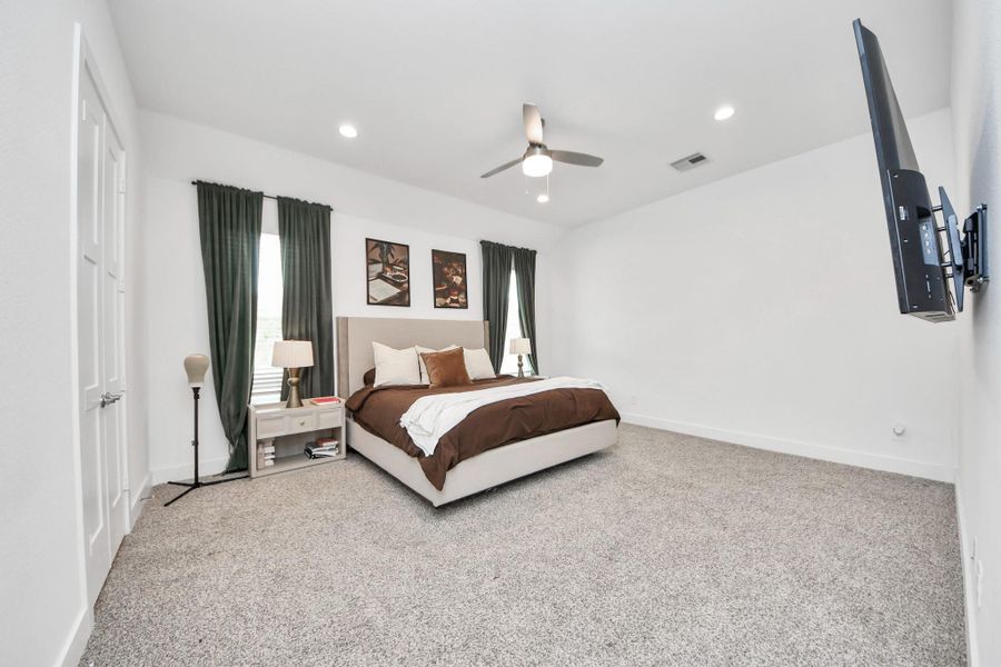Furnished interior view inside a new home in Hills of Westlake, Conroe (Image 33). Furnished interior view inside a new home in Hills of Westlake, Conroe (Image 33).