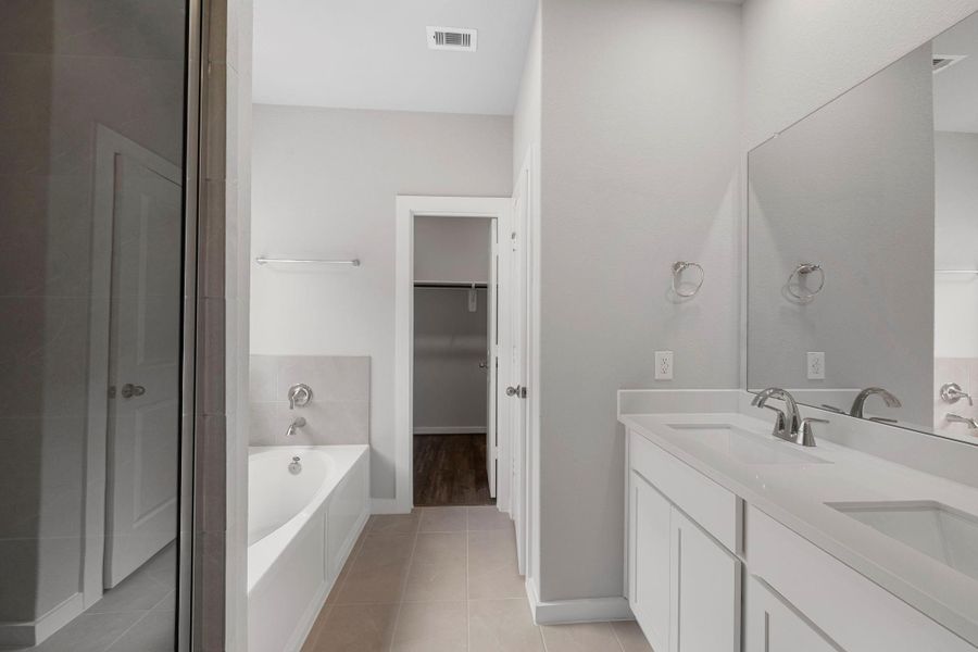 Furnished interior view inside a new home in Westridge Cove, Conroe (Image 10).