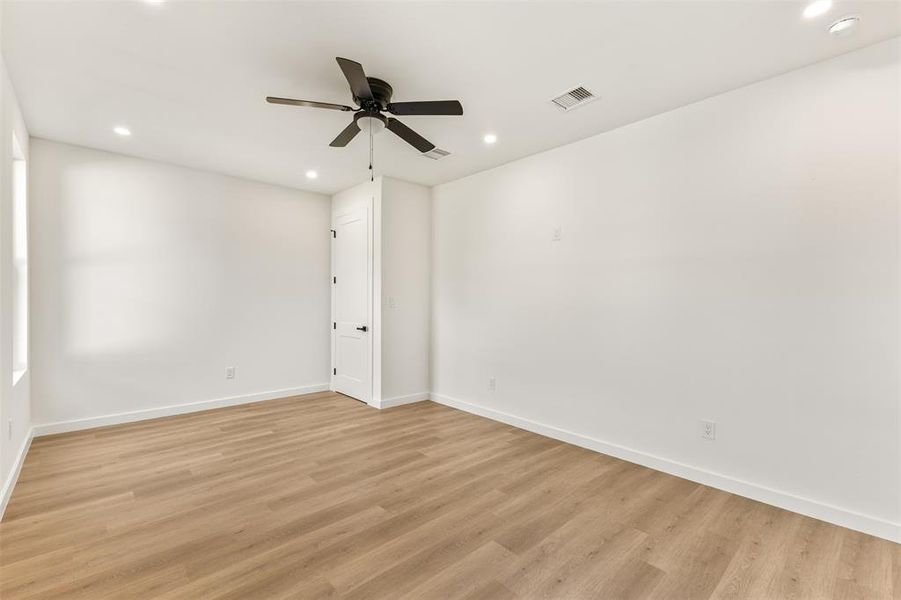 Spacious, unfurnished interior of a new home in , Dallas (Image 27).