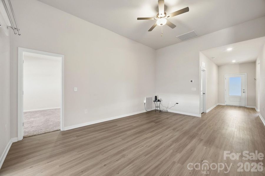 Spacious, unfurnished interior of a new home in Stagecoach Station, Gastonia (Image 15).
