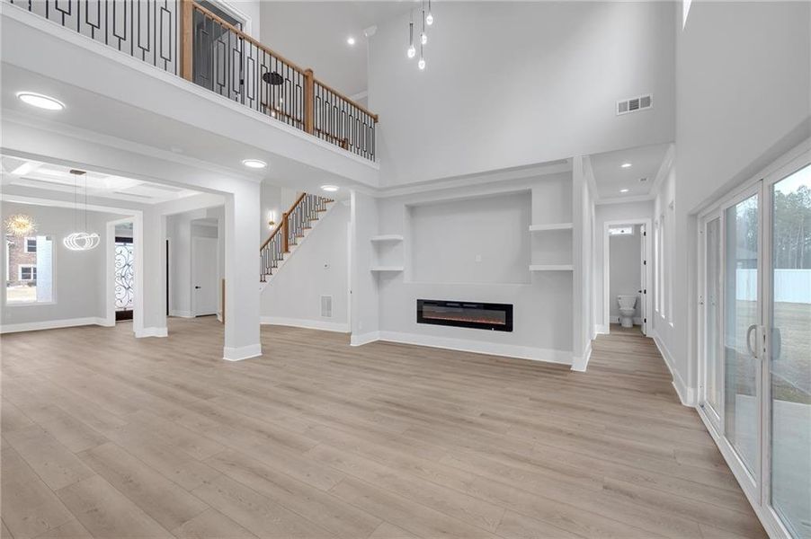 Spacious, unfurnished interior of a new home in , Oxford (Image 19).