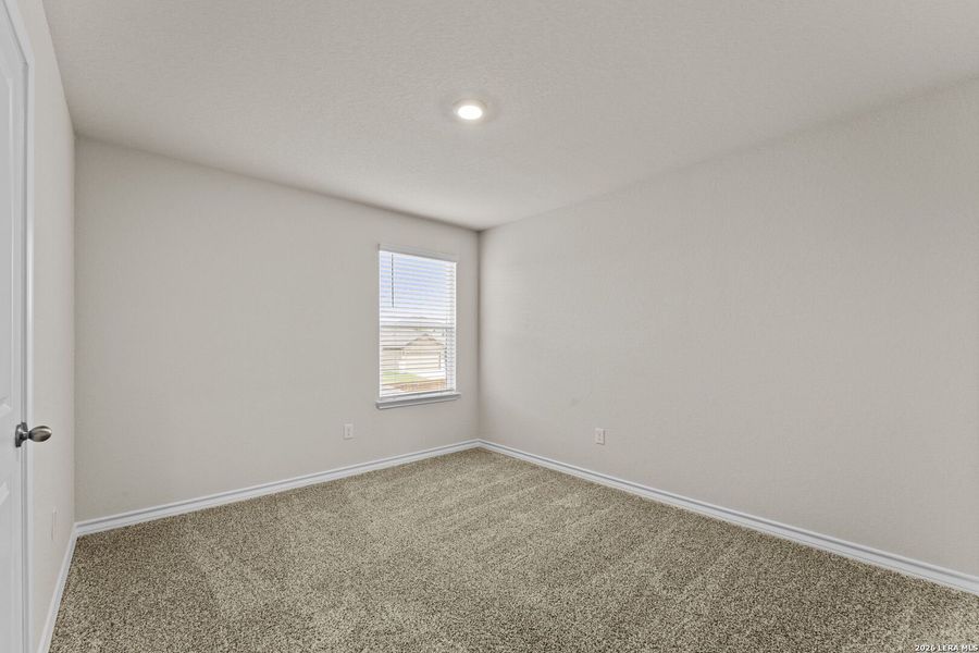 Spacious, unfurnished interior of a new home in Laurel Vistas, San Antonio (Image 22).