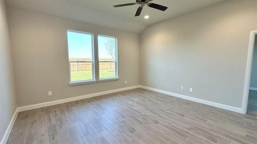 Spacious, unfurnished interior of a new home in Rock Creek Ranch, Fort Worth (Image 20).