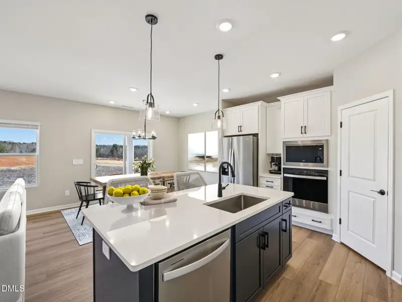 8 - Kitchen