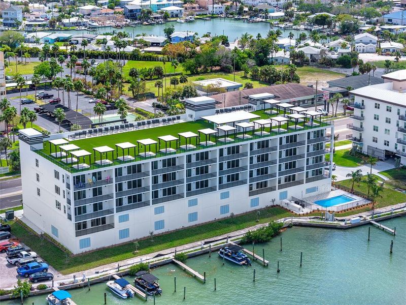 Condo located in Madeira Beach, FL showcasing its design and architecture (Image 5).