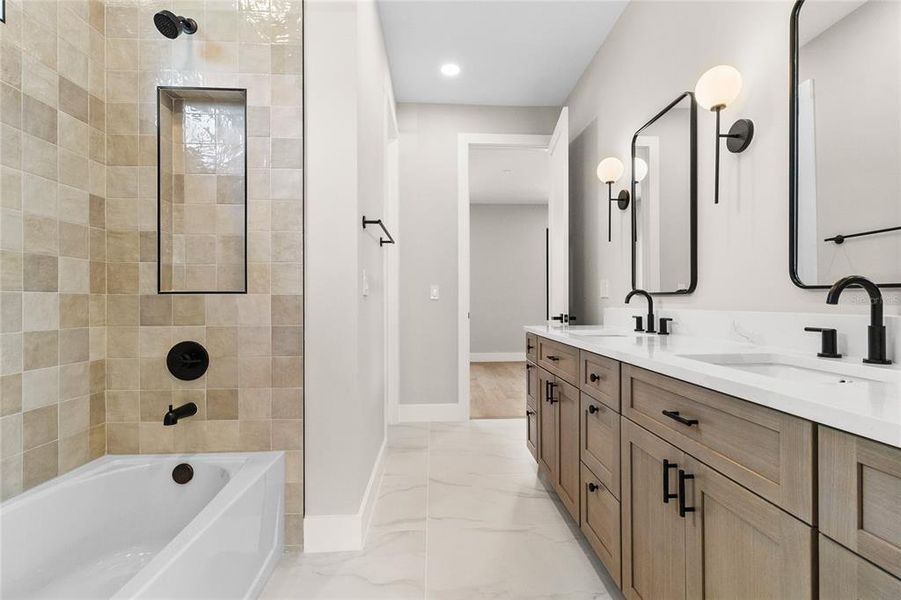 Furnished interior view inside a new home in , Orlando (Image 44).