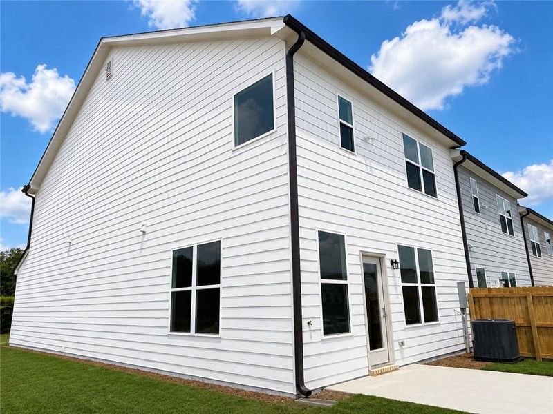 Exterior details and patio area of a home in Somerset at Riverbrook, Gainesville (Image 3).