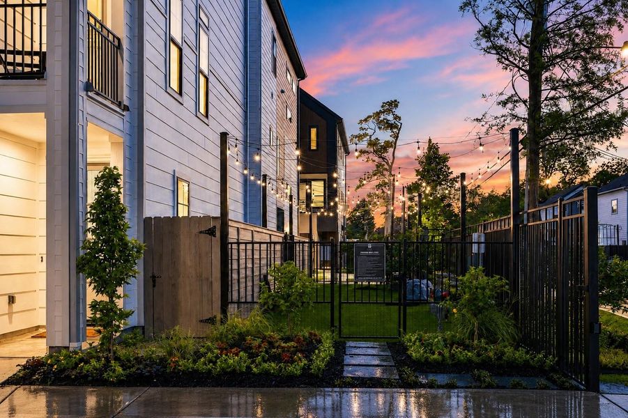Exterior details and patio area of a home in Thornton Oaks, Houston (Image 4).