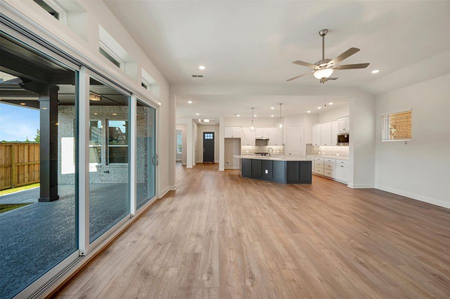 Spacious, unfurnished interior of a new home in Riceland - Enclave Row Collection, Mont Belvieu (Image 19).