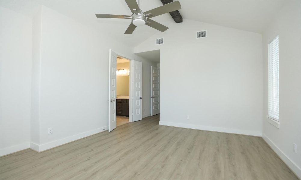 Spacious, unfurnished interior of a new home in Independence Heights, Houston (Image 28). Spacious, unfurnished interior of a new home in Independence Heights, Houston (Image 28).