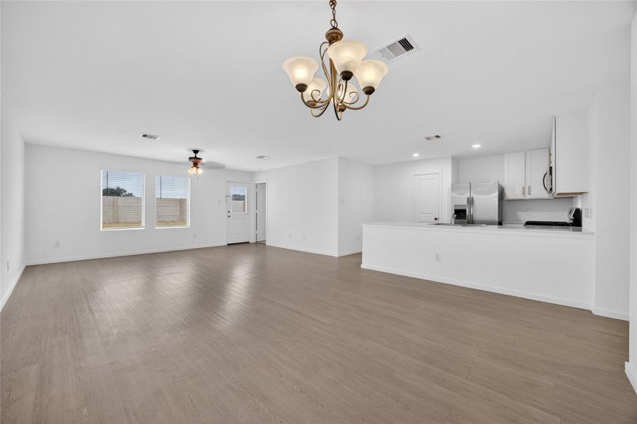 Spacious, unfurnished interior of a new home in Anniston, Katy (Image 29).