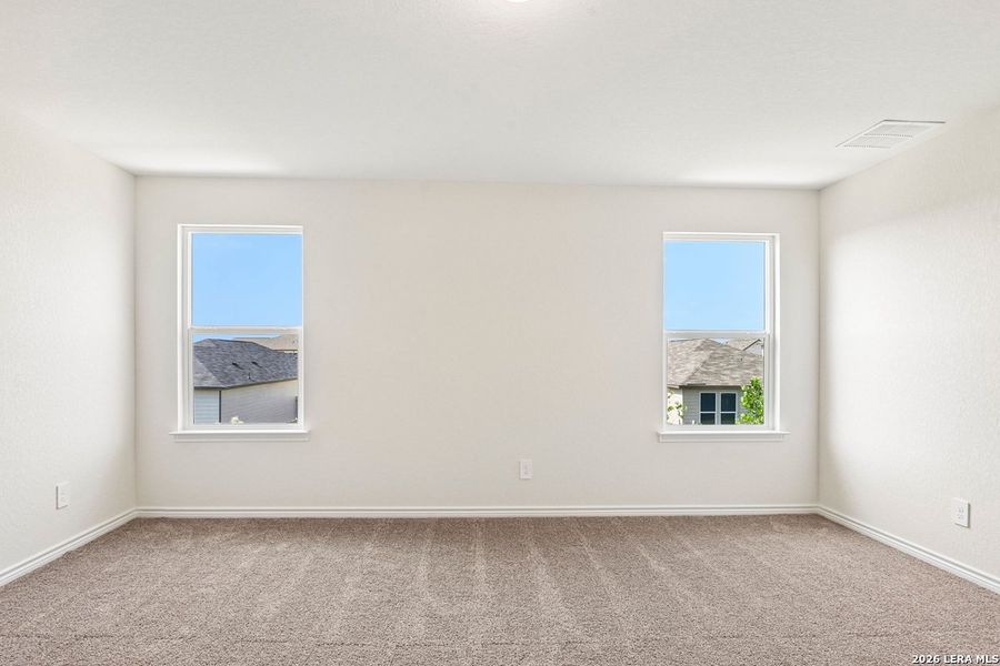 Spacious, unfurnished interior of a new home in Woodside Farms, Seguin (Image 19).