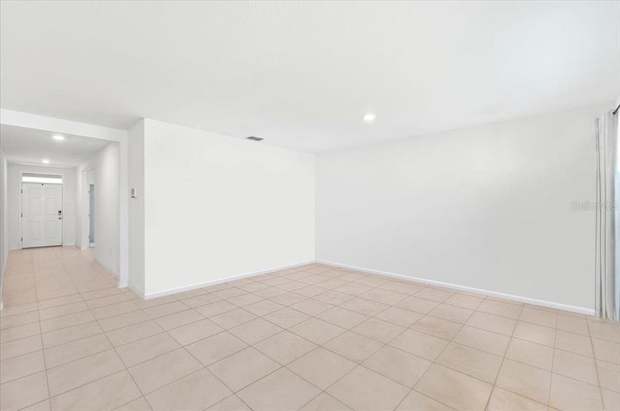Spacious, unfurnished interior of a new home in Eden Hills, Lake Alfred (Image 26). Spacious, unfurnished interior of a new home in Eden Hills, Lake Alfred (Image 26).