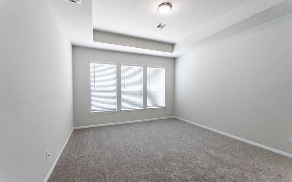 Spacious, unfurnished interior of a new home in Canterra Creek, Rosharon (Image 16).