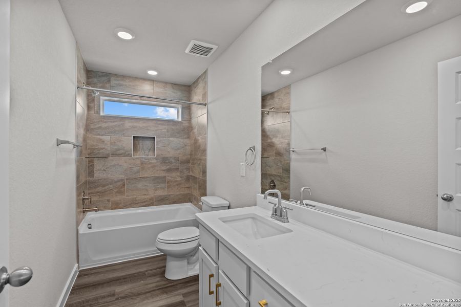 Furnished interior view inside a new home in Weltner Farms 50’s, New Braunfels (Image 36).