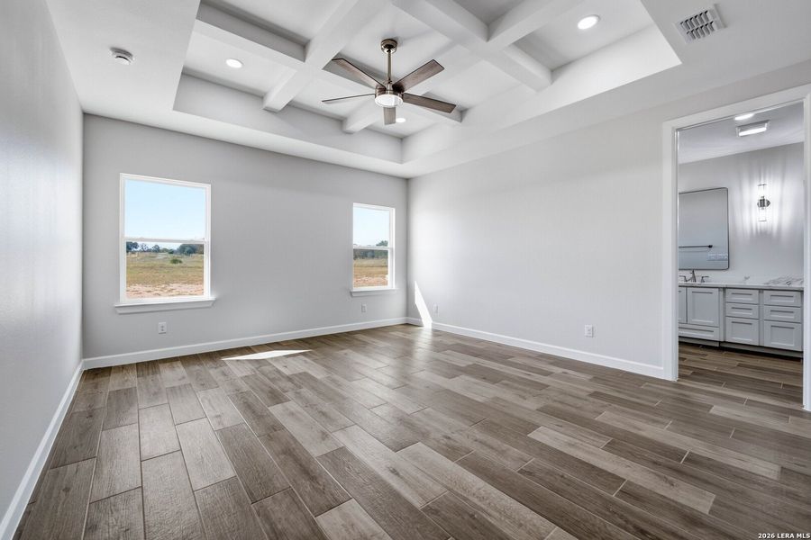 Spacious, unfurnished interior of a new home in , Floresville (Image 26).