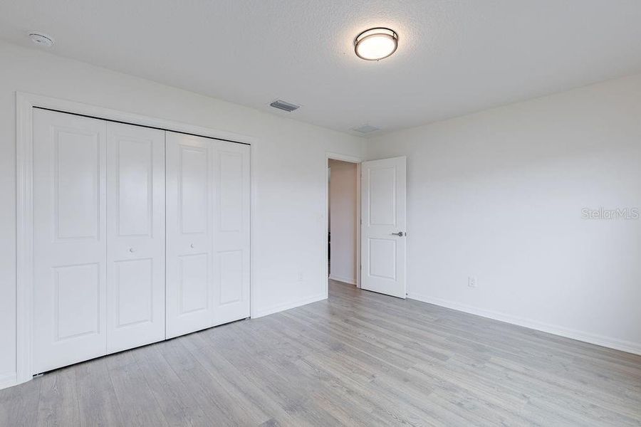 Spacious, unfurnished interior of a new home in , The Villages (Image 19).